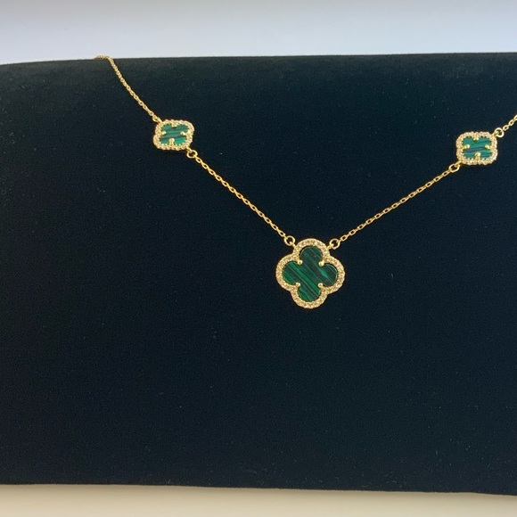 Malachite Clover Necklace - Picture 6 of 6